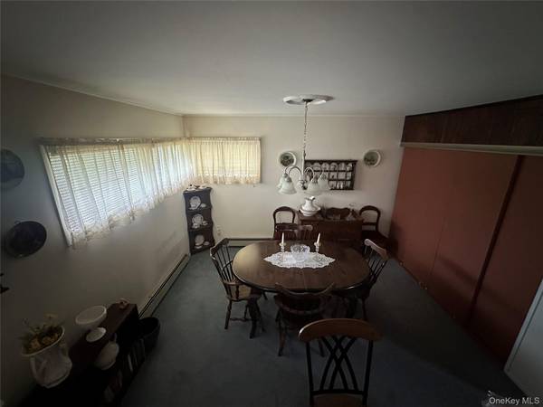 94 Willowood DR, Wantagh, NY 11793