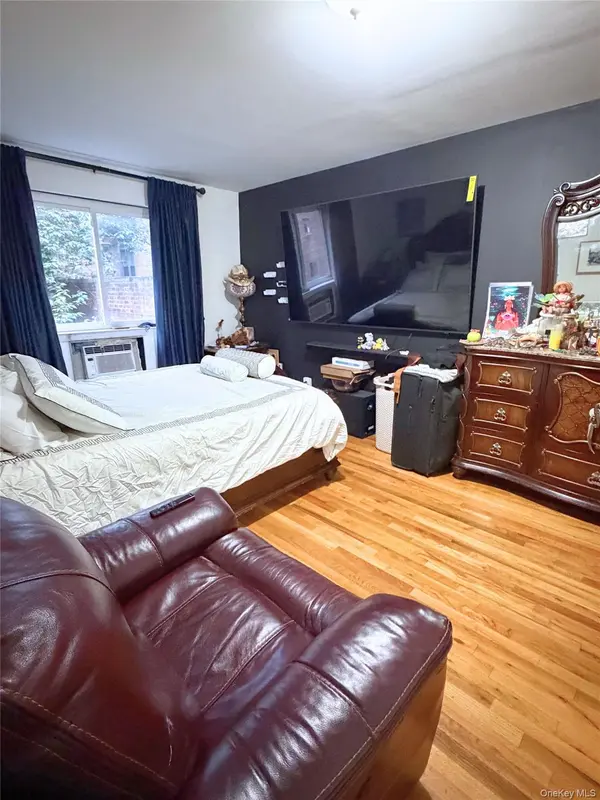 4212 Judge ST, Elmhurst, NY 11373