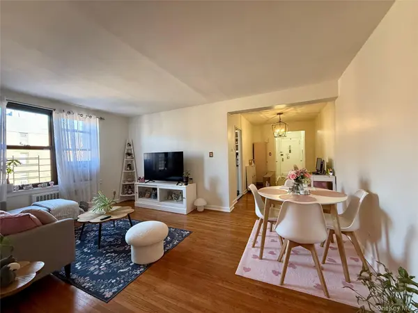 11225 34th AVE #5B, Corona, NY 11368