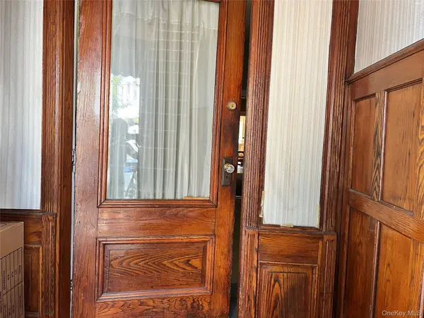 79-36 77 AVE, Glendale, NY 11385