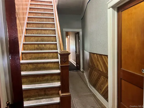 79-36 77 AVE, Glendale, NY 11385