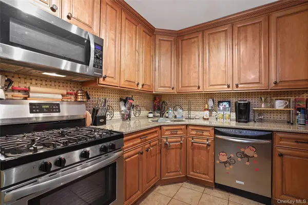 5 Sadore Ln #5R, Yonkers, NY 10710