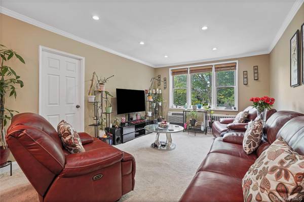 5 Sadore Ln #5R, Yonkers, NY 10710