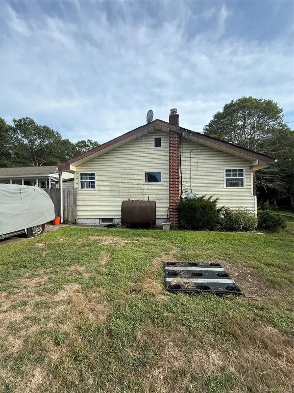 7 Margaret DR, Coram, NY 11727