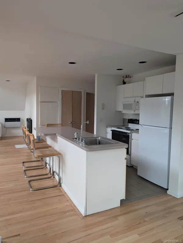 31 Ivy AVE, Seaview, NY 11770