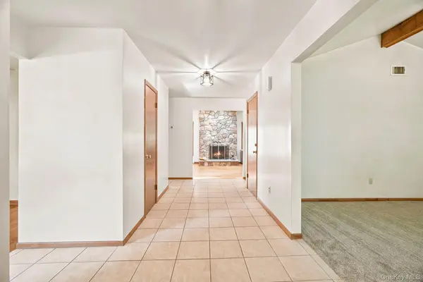 6 Pelham CT, Nanuet, NY 10954