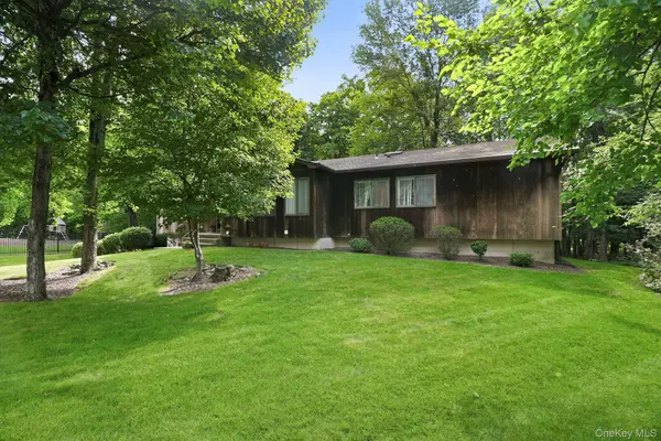 6 Pelham CT, Nanuet, NY 10954