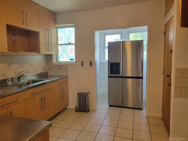 89-38 199th ST, Hollis, NY 11423