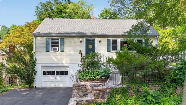 4 Denim PL, White Plains, NY 10603