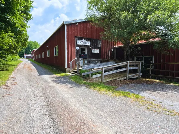 15 W End AVE, Stamford, NY 12167