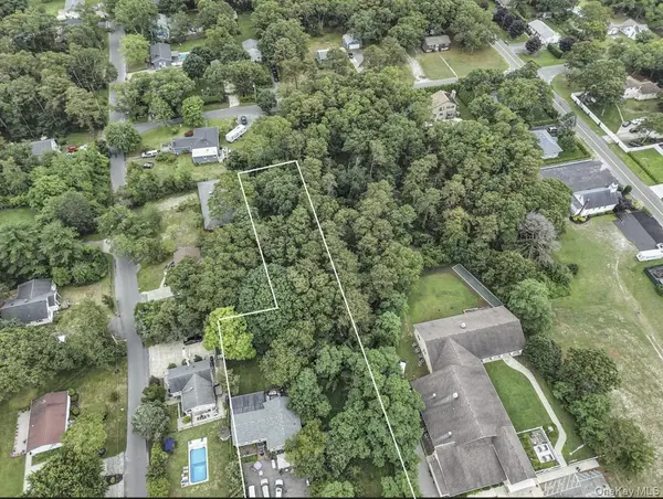 669 Flanders RD, Flanders, NY 11901