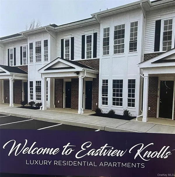 221 Eastview DR #17, Central Islip, NY 11722