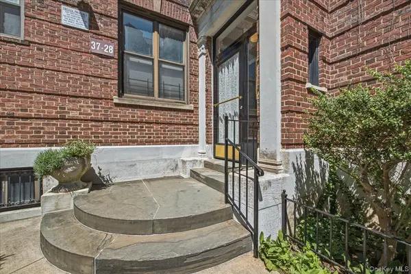 37-28 80th ST #31, Jackson Heights, NY 11372