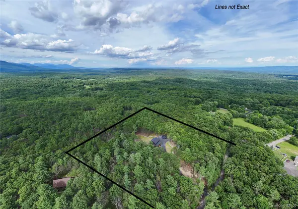 26 Victoria LN, Kerhonkson, NY 12446