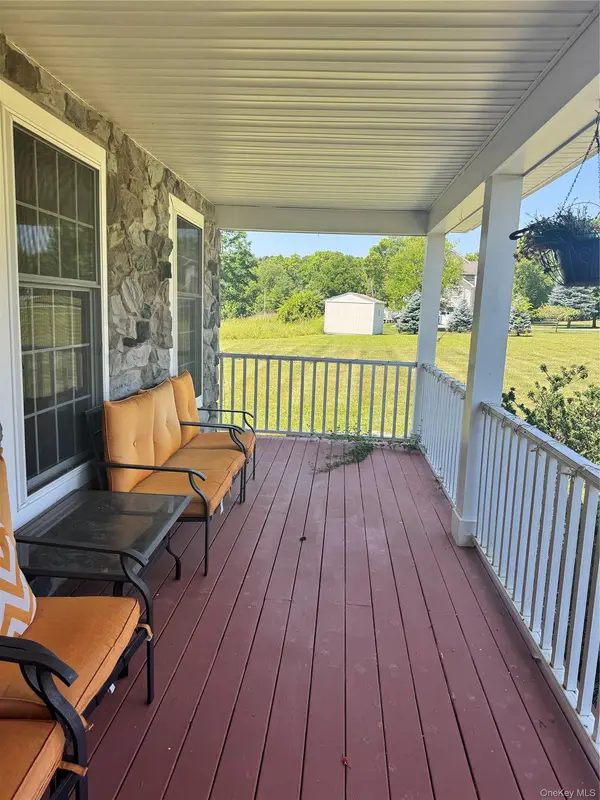 10 Willys CT, Rock Tavern, NY 12575