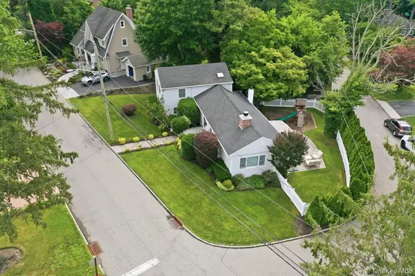 56 Glen Cove DR, Glen Head, NY 11545