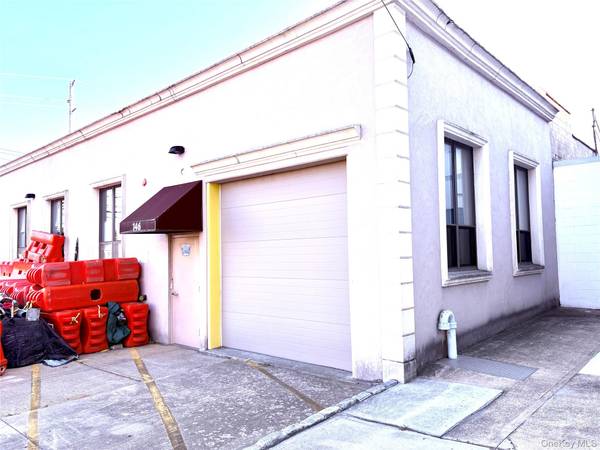146 E 2nd ST, Mineola, NY 11501