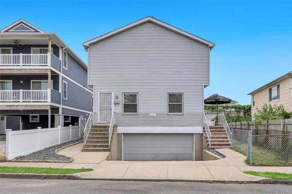 20 E Pine ST, Long Beach, NY 11561