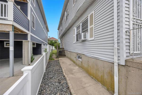 20 E Pine ST, Long Beach, NY 11561