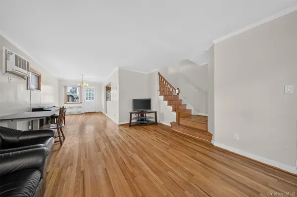 146-18 Kalmia AVE, Flushing, NY 11355