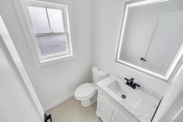 10 8th AVE, East Rockaway, NY 11518