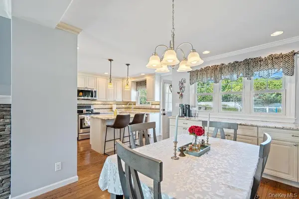 115 Lambert AVE, Farmingdale, NY 11735