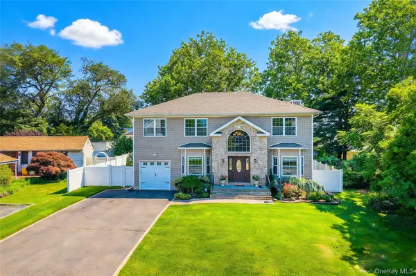 62 Georgia DR, Syosset, NY 11791