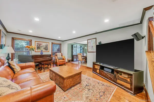 174 Dix Hills RD, Dix Hills, NY 11746