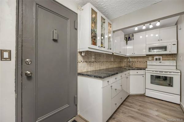 222 Smith ST #1B, Freeport, NY 11520