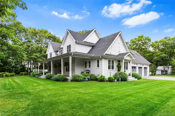 9 Deerland DR, East Quogue, NY 11942