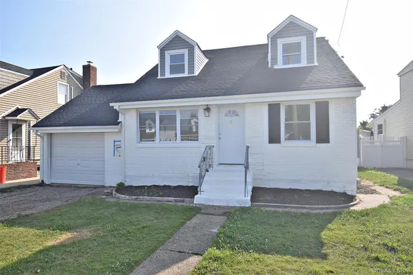 240 Columbus Pkwy, Mineola, NY 11501