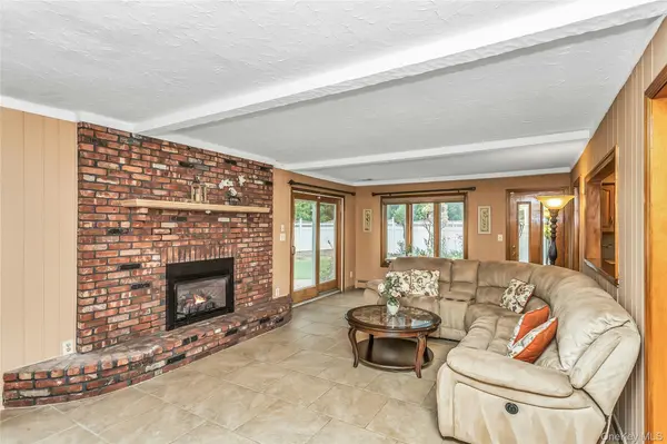 3901 Jane CT, Seaford, NY 11783