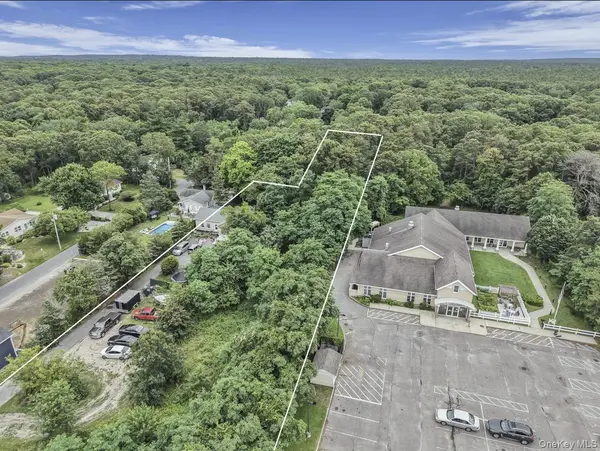 669 Flanders RD, Flanders, NY 11901