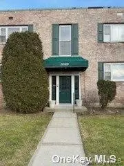 1069 Fenwood DR #1, Valley Stream, NY 11580
