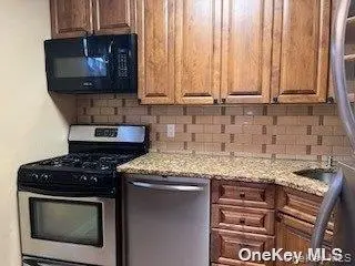 1069 Fenwood DR #1, Valley Stream, NY 11580