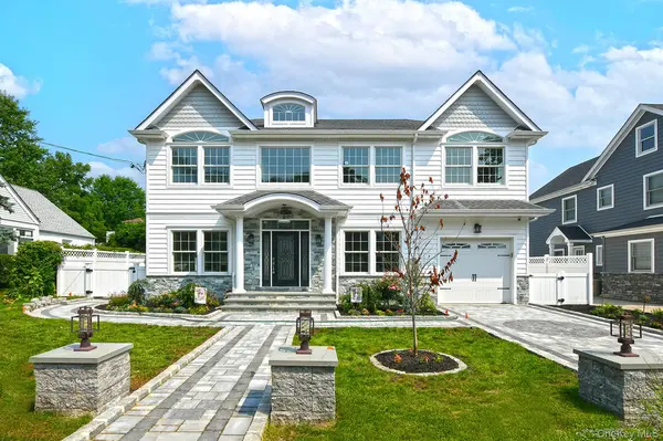 127 Vanderbilt AVE, Manhasset, NY 11030