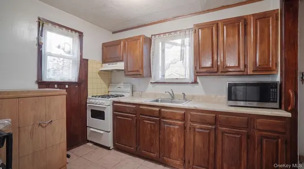 90-27 218 PL, Queens Village, NY 11428