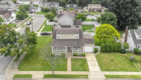 262 N Cedar ST, North Massapequa, NY 11758