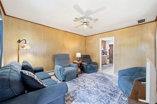 235 N 7th ST, Lindenhurst, NY 11757