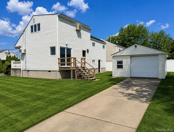 49 Noble ST, North Babylon, NY 11703