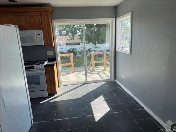 49 Noble ST, North Babylon, NY 11703