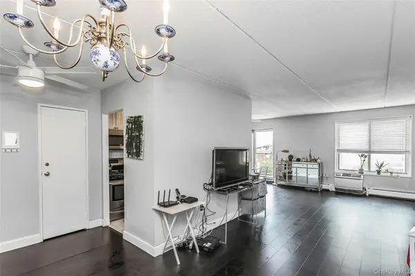 135 Post AVE #6B, Westbury, NY 11590