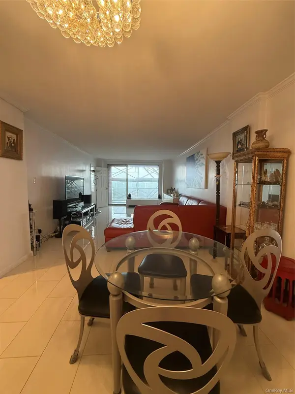 61-20 Grand Central Pkwy #B 1101, Forest Hills, NY 11375