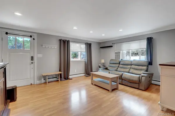 629 East DR, Lindenhurst, NY 11757