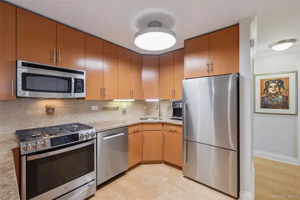 18-05 215th ST #12F, Bayside, NY 11360
