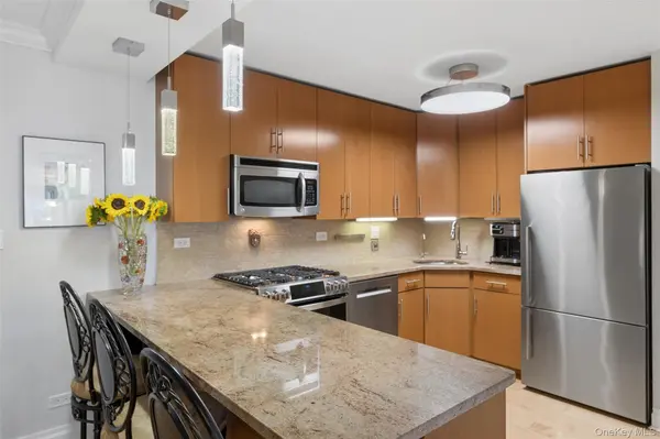 18-05 215th ST #12F, Bayside, NY 11360
