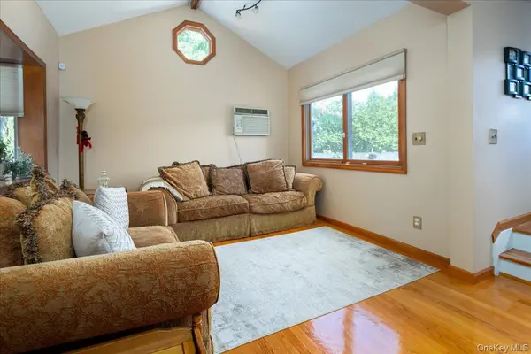 714 Wyckoff AVE, Bellmore, NY 11710