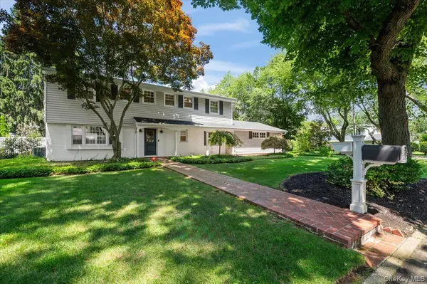 39 Marie DR, Huntington, NY 11743