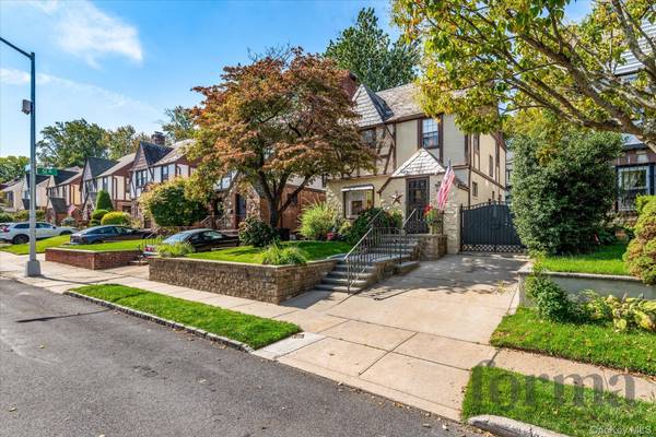 5022 Overbrook ST, Douglaston, NY 11362