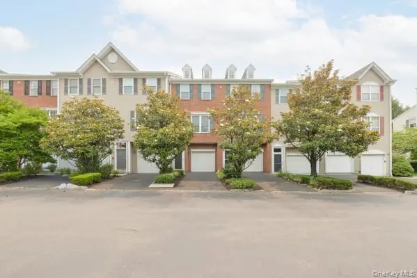 35 Meadow LN #35-Building 8F, Nanuet, NY 10954